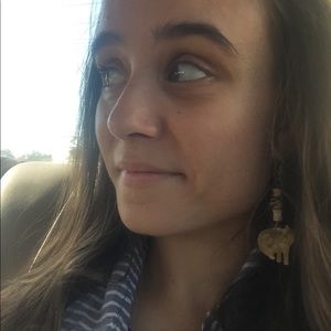 Meet your Posher, Adella